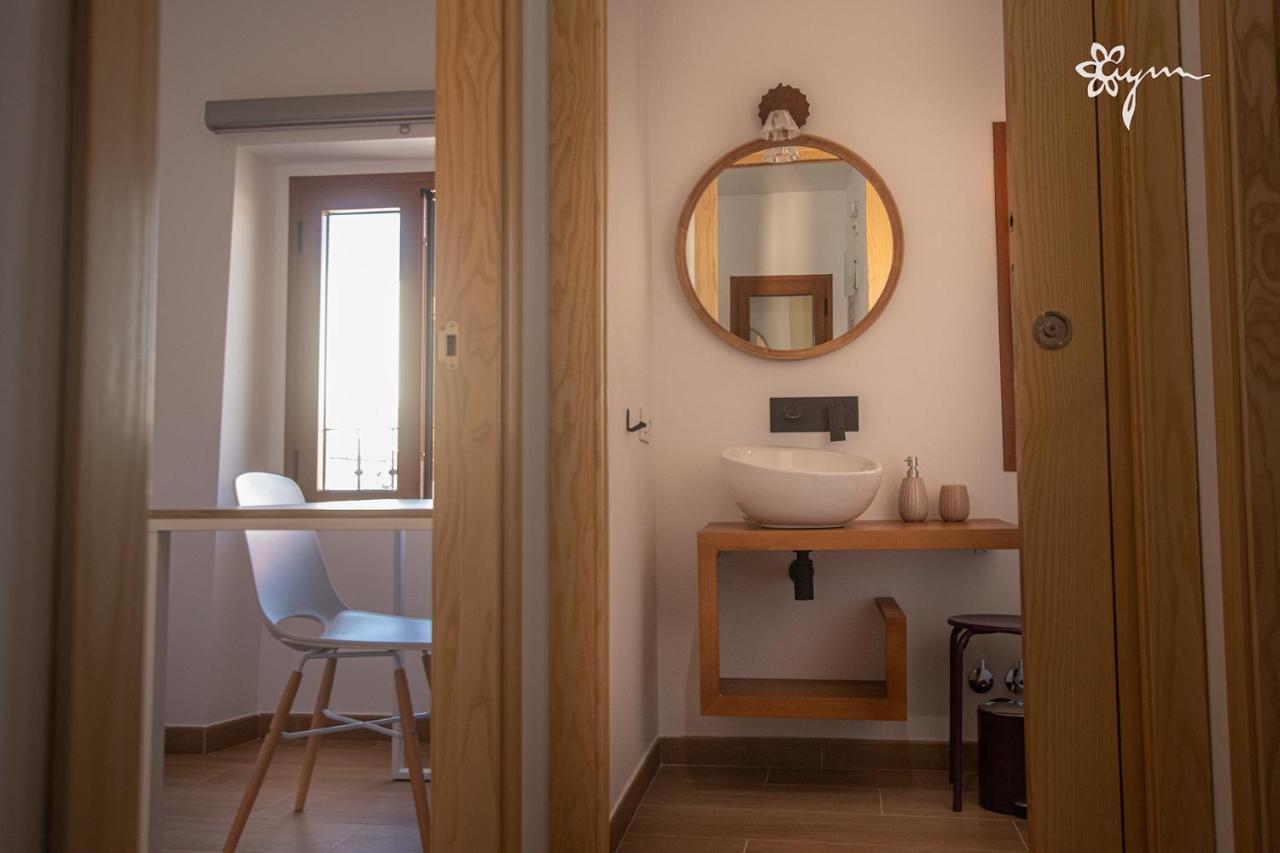 Apartamentos Turisticos Abrilymarzo Caceres Exterior photo