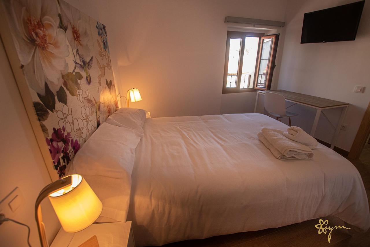 Apartamentos Turisticos Abrilymarzo Caceres Exterior photo