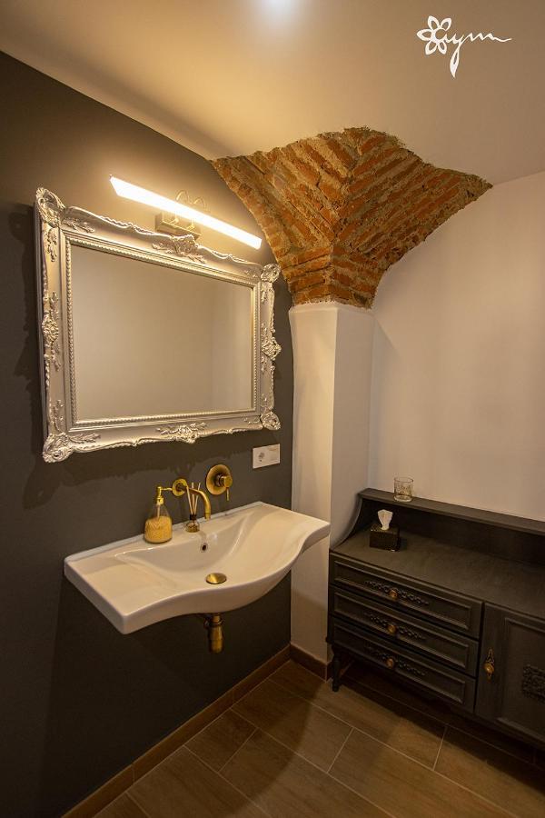 Apartamentos Turisticos Abrilymarzo Caceres Exterior photo