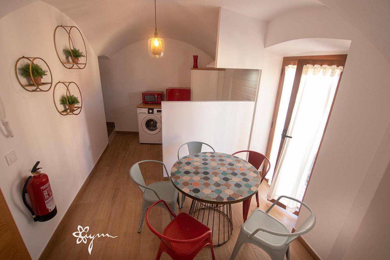 Apartamentos Turisticos Abrilymarzo Caceres Exterior photo
