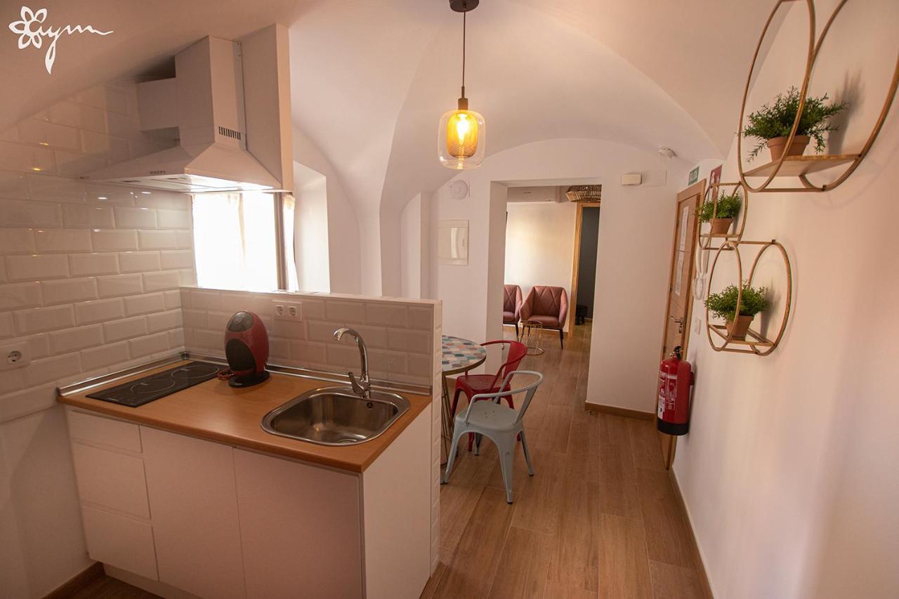 Apartamentos Turisticos Abrilymarzo Caceres Exterior photo