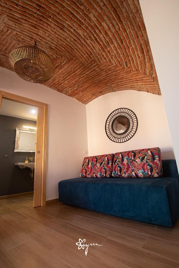 Apartamentos Turisticos Abrilymarzo Caceres Exterior photo